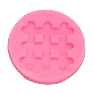 Roze ronde siliconen bakvorm met rasterontwerp voor fondant en chocolade