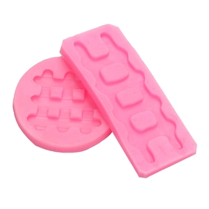 Roze siliconen mallen met hek- en wafelpatroon voor DIY taartdecoratie bakken