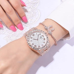 Set orologio e bracciale da donna in oro rosa con strass e quadrante romano