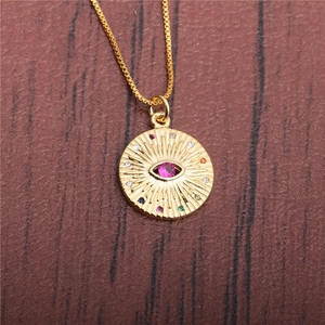 Goldene Evil Eye Kette mit rosa Stein und bunten Kristallen an einer Box-Kette