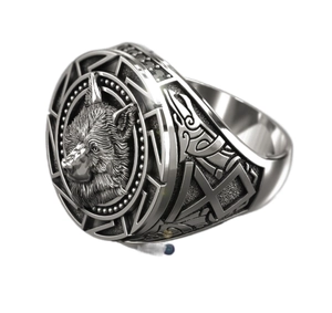 Anello vintage testa di lupo vichingo da uomo in metallo argento con dettagli totem celtico