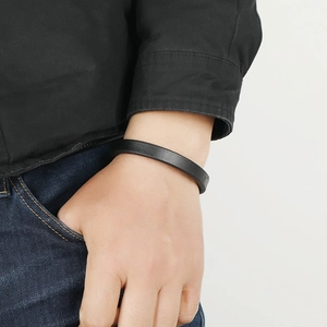 Minimalist black leather bracelet for men and women with secure magnetic alloy clasp
