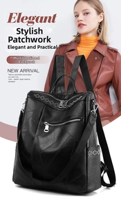 Dettaglio zaino in pelle nera con borchie metalliche e doppie tasche frontali con zip