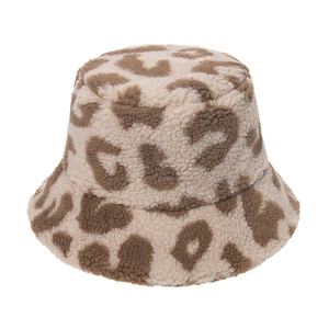 Chapeau bob élégant en polaire sherpa à motif léopard beige et marron pour femme