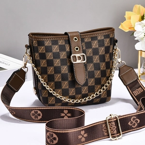 Borsa a secchiello classica con monogramma in pelle PU marrone con catena dorata e tracolla