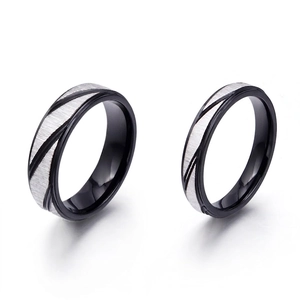 Bague Bicolore Noir Argent Brossé Motif Sergé Anneau Acier Inoxydable 316L Bijoux Industriels Minimalistes Couples
