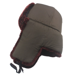Chapeau de trappeur d'hiver en similicuir avec cache-oreilles et doublure en fourrure rouge