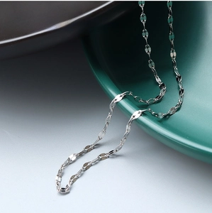 Macro shot of 2.3mm steel fish mouth chain featuring polished flat interlocking links