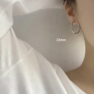 Minimalist S925 sterling silver hoop earrings with a 23mm diameter on model