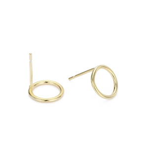 Boucles d'oreilles minimalistes creuses plaquées or en acier inox sur fond blanc