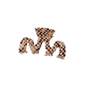 Checkered pattern M-shaped hair claw clip in acetate with wavy design and brown tones
