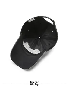 Vue intérieure de la casquette de baseball en coton noir montrant le bandeau de confort