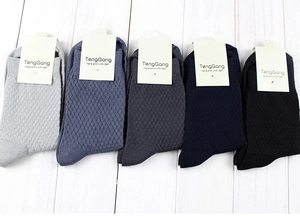 Detail of five-color bamboo fiber crew socks featuring a classic diamond knit texture