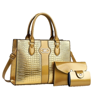 Set di 3 borse tote dorate di lusso con trama a coccodrillo e logo in metallo