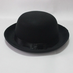 Klassische schwarze Melone aus Wollfilz mit passendem Satinband für formelle Anlässe