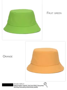 Dettaglio di cappelli alla pescatora verde e arancione con cuciture rinforzate sulla tesa