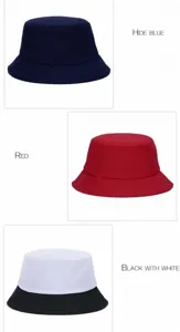 Dettaglio di cappelli pescatore in cotone nei colori blu navy, rosso e nero