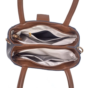 Vue du dessus de l'intérieur du sac à bandoulière avec deux compartiments et doublure