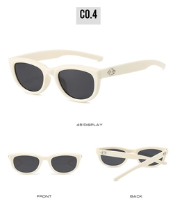 Détails de lunettes de soleil rétro crème avec logo en métal et vues multiples