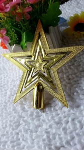 Sparkling gold star tree topper with textured finish for Christmas decoration