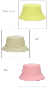Tre cappelli a secchiello in giallo, beige e rosa in twill di cotone con tesa cucita