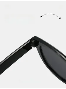 Détail de la charnière durable sur lunettes de soleil noires pour pliage fluide