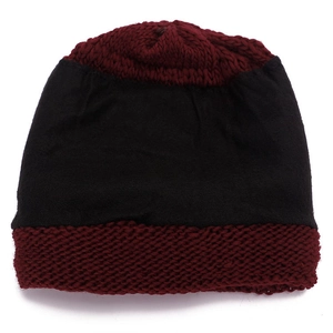 Bonnet d'hiver en tricot pour femme avec bloc de couleurs rouge et noir et laine chaude