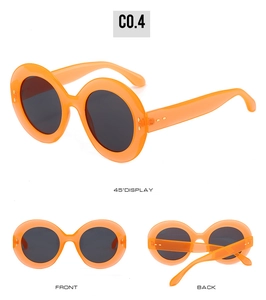 Trois angles de lunettes de soleil ovales oranges montrant les vues 45 degrés, avant et arrière