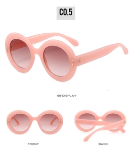 Vue détaillée multi-angles de lunettes de soleil ovales roses avec verres dégradés et rivets