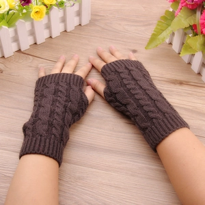 Mitaines d'hiver en tricot torsadé marron foncé avec poignets côtelés pour tactile