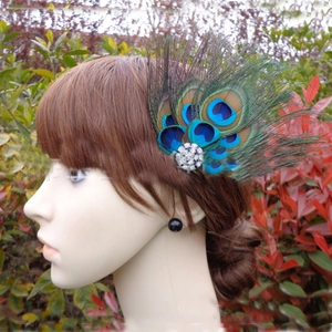Detailed close-up of peacock feathers and sparkling rhinestones on the bridal hair comb