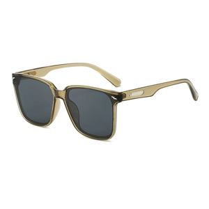 Occhiali da sole quadrati oversize con montatura marrone trasparente e lenti grigie