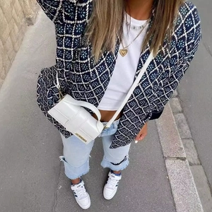 Ethno-Stil Steppjacke mit blau-weißem Rautenmuster und lässigem Straßen-Outfit für Damen