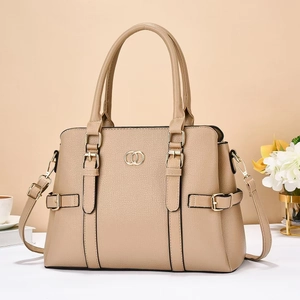 Detail of beige lychee leather tote bag with gold rings buckle and adjustable strap