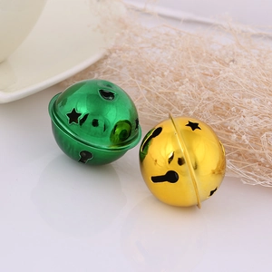 Star-shaped cutout metal bells in green and gold for DIY crafts and pet collars