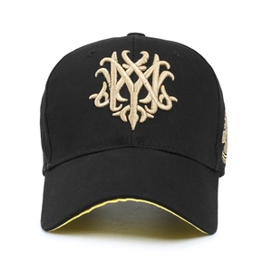 Klassische schwarze Winter-Baseballkappe mit goldener Stickerei und gelber Schirmunterseite