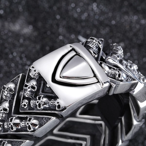 Men's gothic punk skull bracelet in silver stainless steel with shield-shaped clasp