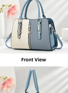 Détails du sac à main tissé contrasté avec breloque lapin perle et poignées rondes