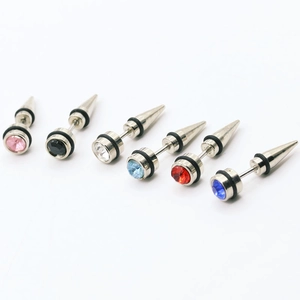 Boucles d'oreilles punk en acier 316L avec cristaux colorés et pointes coniques