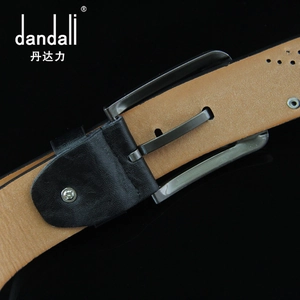 Close-up of matte gunmetal buckle and two-tone leather strap for men's casual belt