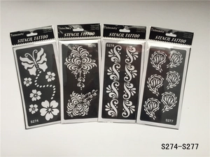 Vue à plat des pochoirs de tatouage S274-S277 aux motifs de papillon et de paisley