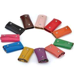 Custodie per chiavi auto in vera pelle in 12 colori con trama a grana e doppia chiusura a scatto