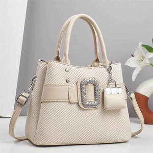 Sac fourre-tout beige tissé élégant avec boucle diamantée et mini porte-monnaie