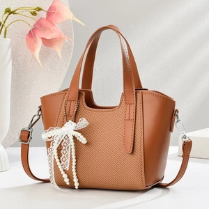 Sac fourre-tout en cuir PU caramel avec nœud en dentelle et perles et bandoulière réglable