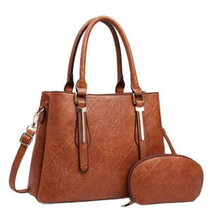 Borsa tote marrone in pelle sintetica con pochette coordinata e tracolla regolabile