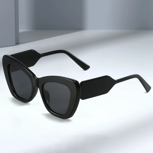 Oversized Cat Eye Sunglasses UV400 Protection Fashion Retro Style Gradient Lens For Women Streetwear