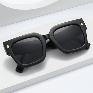 Lunettes De Soleil Carrées Rétro Grand Cadre Protection UV400 Mode PC AC Pour Hommes Femmes Extérieur Voyage Fête Décor Métal