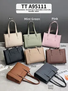 Détails de diverses couleurs de sacs cabas en cuir grainé avec dimensions de 33,5x10x25cm