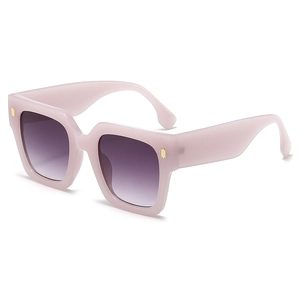 Lunettes de soleil carrées rose clair avec verres dégradés violets et détails dorés