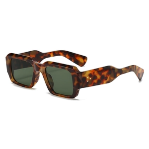 Fashionable oversized square sunglasses with tortoise frames and star rivets for women